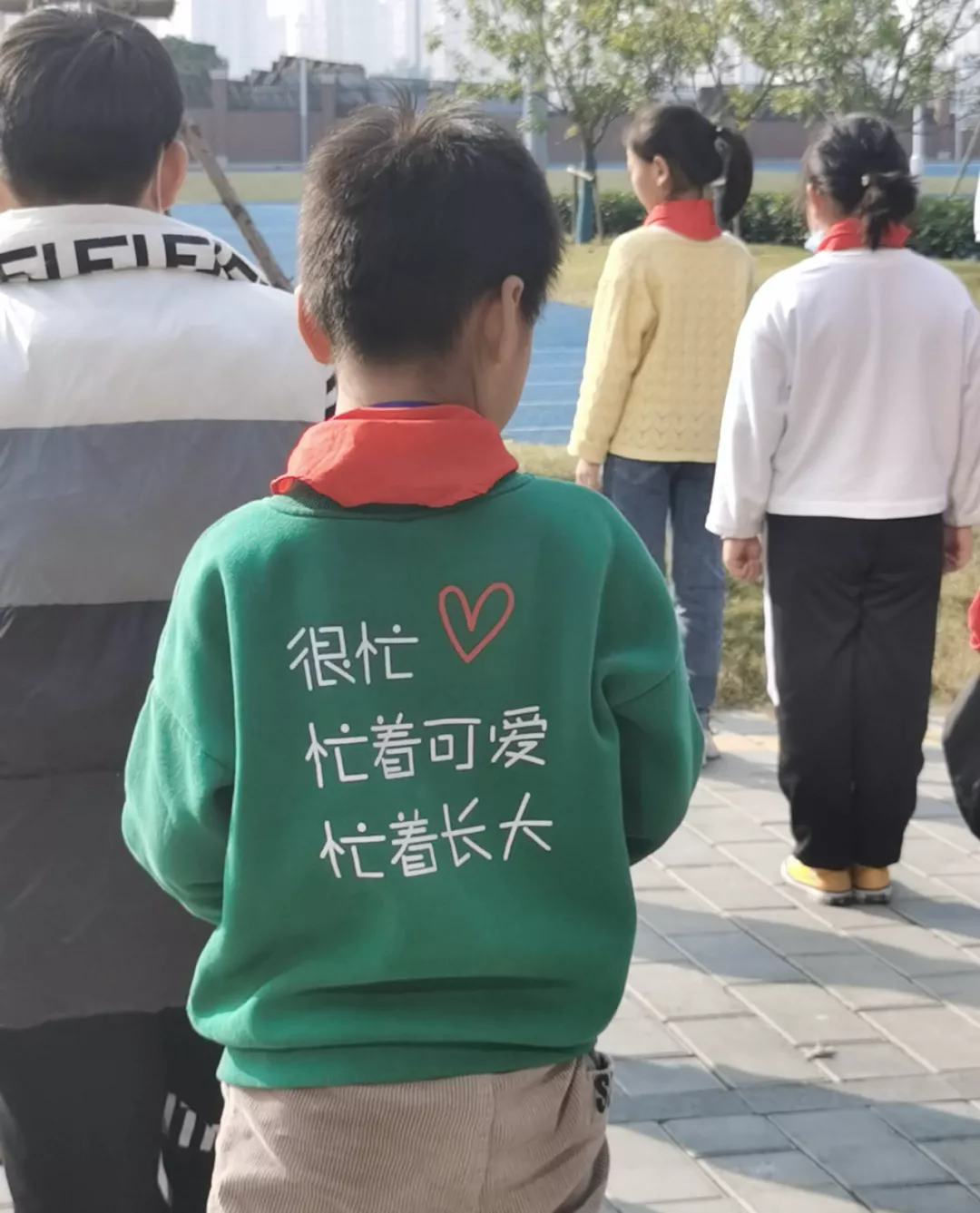 这些衣服的slogan不止酷,还有态度