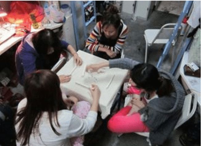 大学女生宿舍突击检查，“违禁品”层出不穷，堪比小型杂货铺