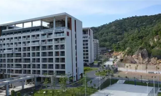 广东最坑爹vs最壕的大学宿舍！你们感受一下，这区别扎心了