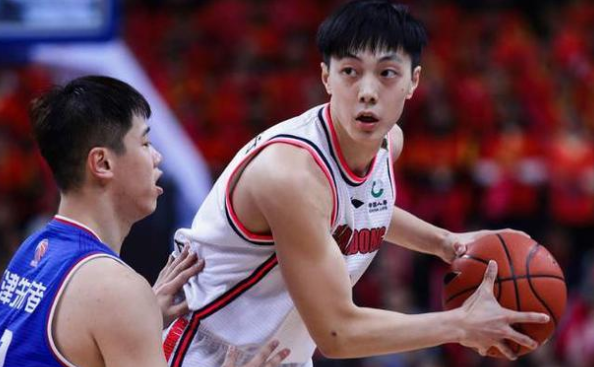 cba广东男篮张昊哪里人(佩服！曝宏远众将籍贯，仅4位广东人，胡明轩人，赵睿北方人)