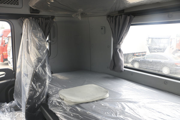 dCi465发动机+DT14变速箱，实拍东风KL牵引车，报价33.5万