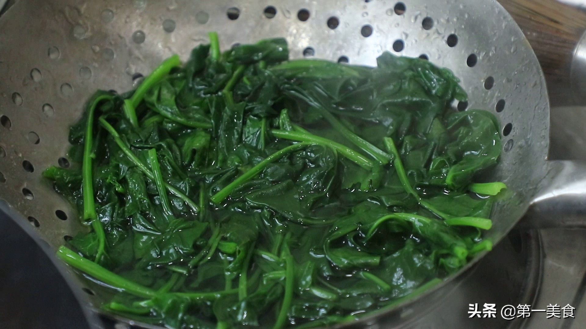 家有孩子，春天不要省，记住“吃6样忌2样”，远离近视长个高