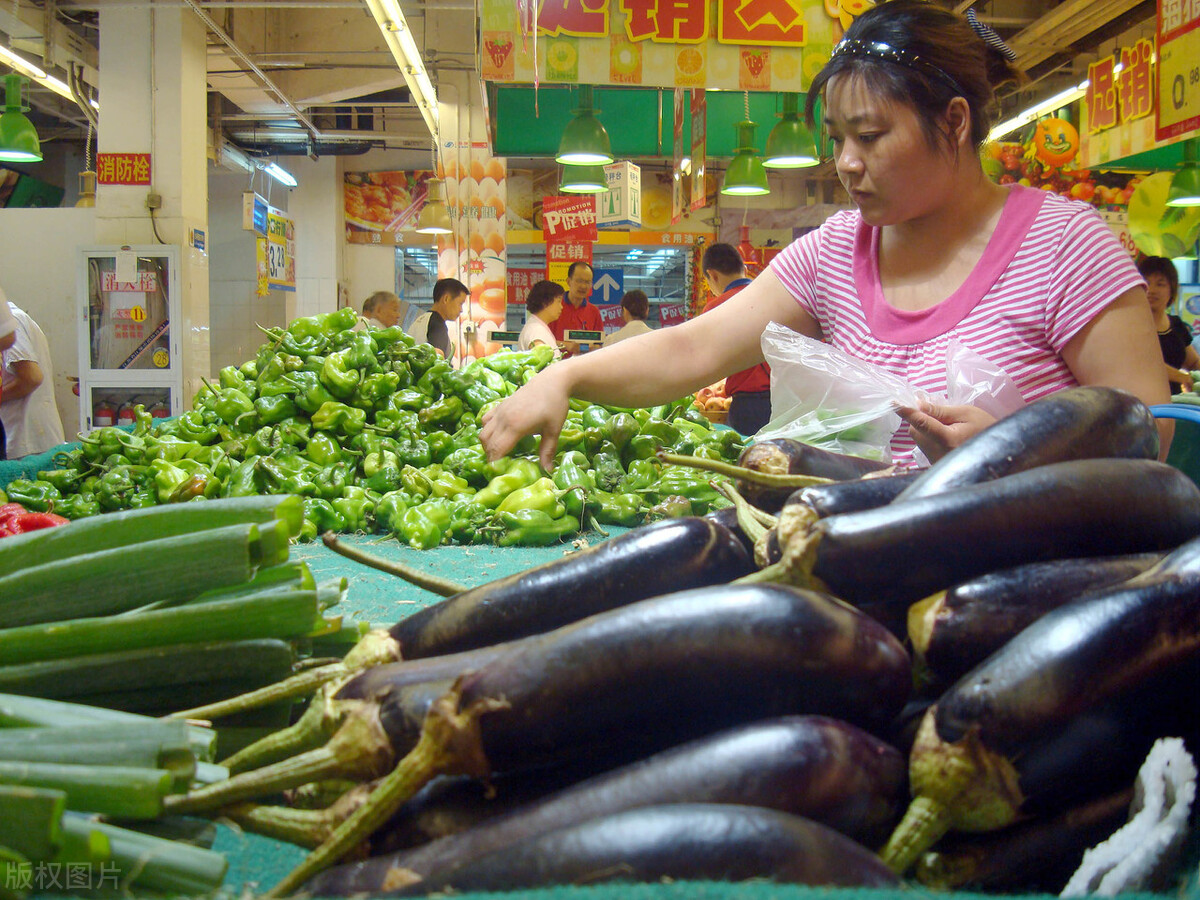 蔬菜开始回落，4种常吃农产品价格却大涨，一斤涨5元，物价上涨？