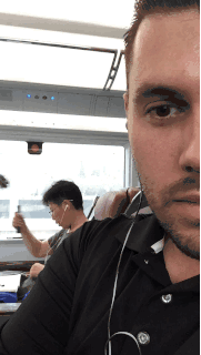搞笑GIF: 你们谁看出这是一条狗了，我看到的是拖把