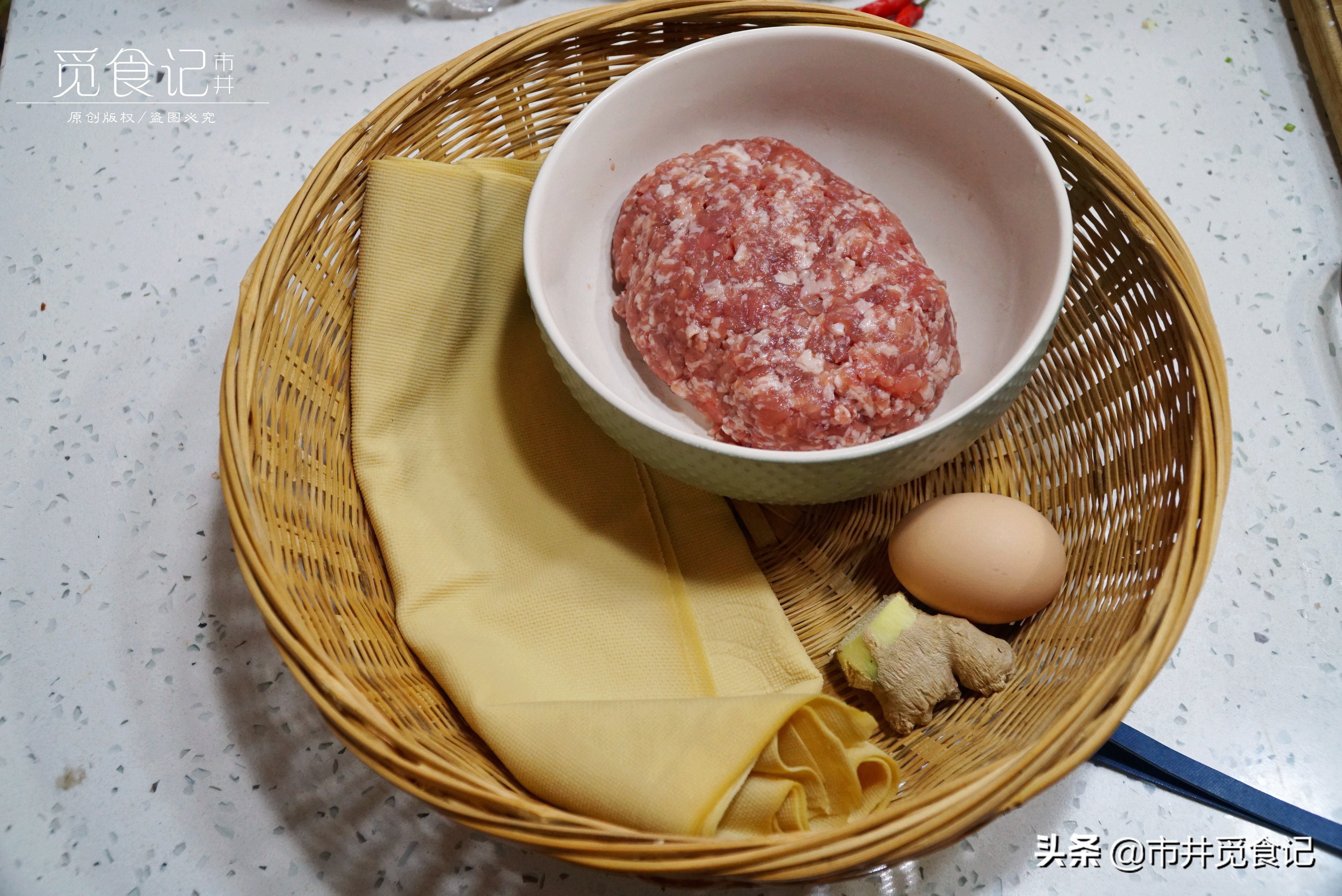 半碗肉馅，一张豆皮，简单3步自制香肠，鲜香可口，孩子特别爱吃