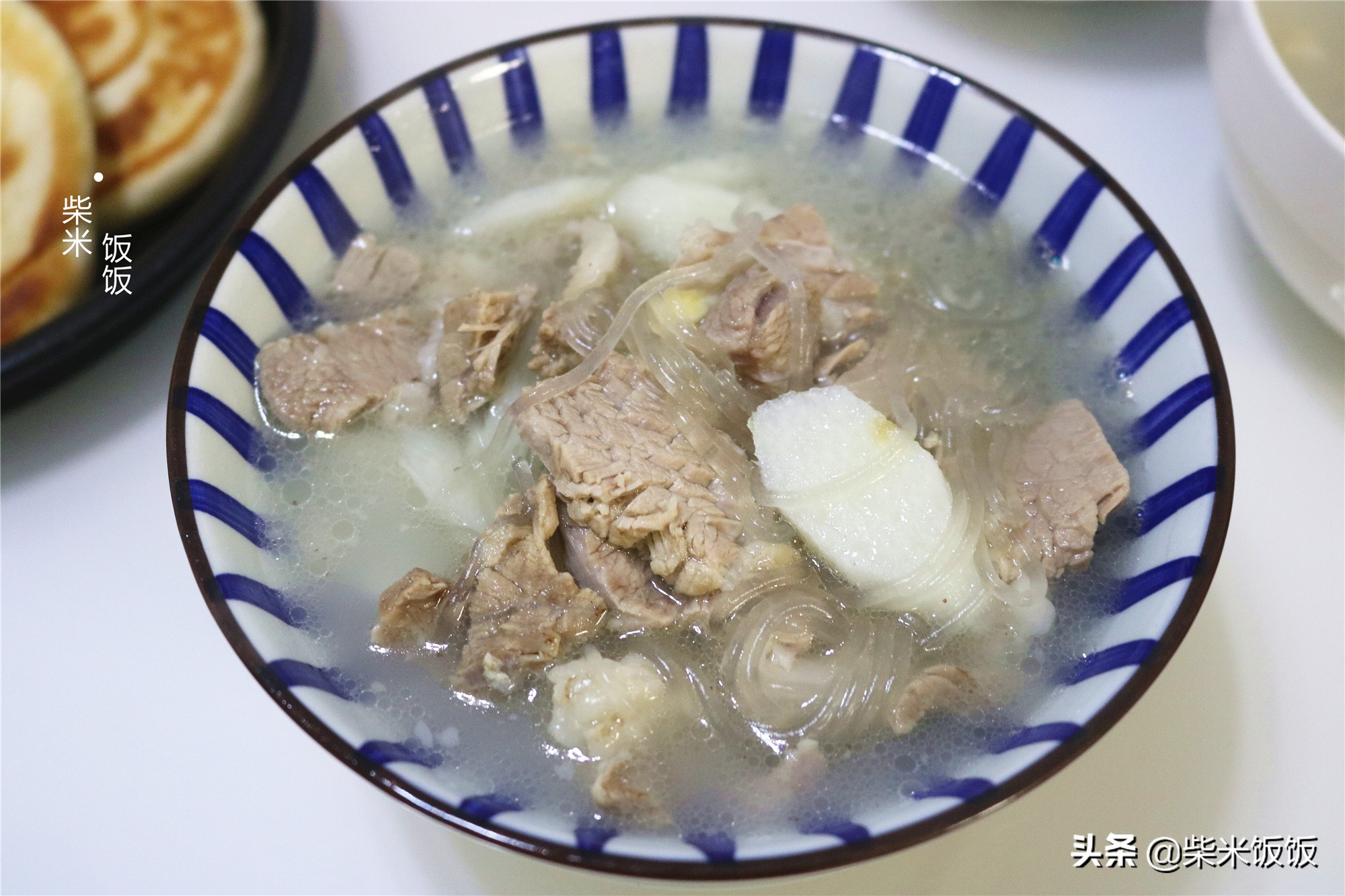 天冷了，炖一锅羊肉汤暖暖身，做法很简单，鲜香无腥味