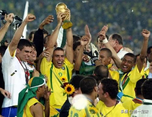 巴西第五次世界杯冠军（近十届世界杯冠军实力评比，2002年的巴西队排不进前三）
