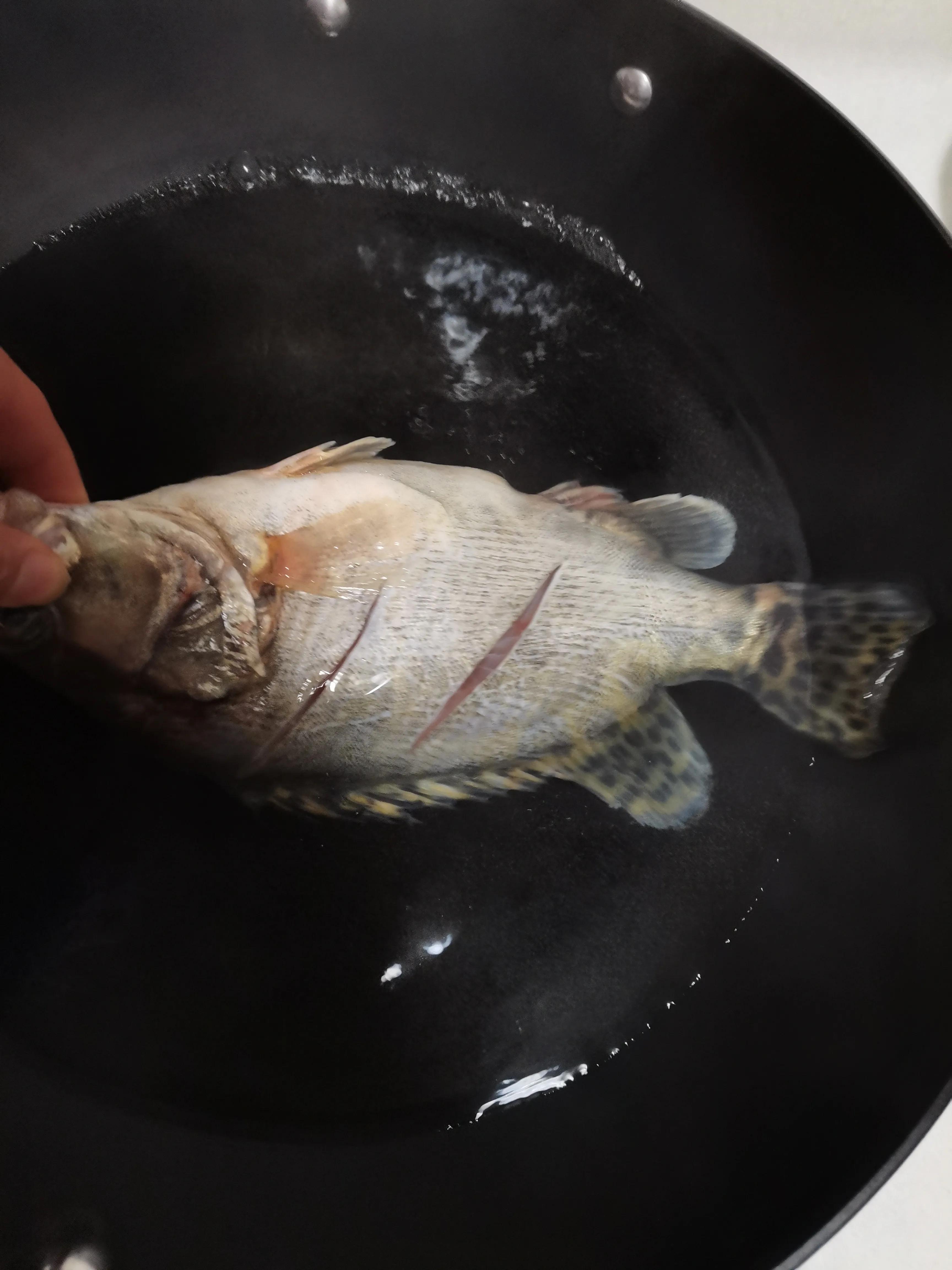 清蒸鳜魚 多做1步 蒸出的原湯不腥卻鮮 天天看點