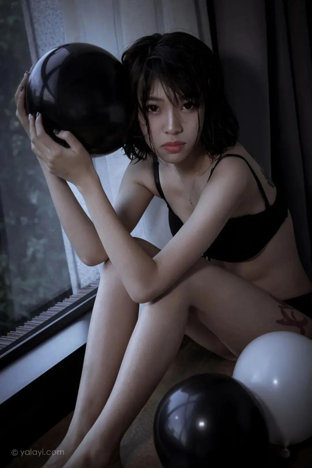 ​美女大学生兼职模特的故事