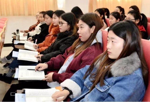 将来“没前途”的大学生，毕业找工作都成问题，名校学生也没用