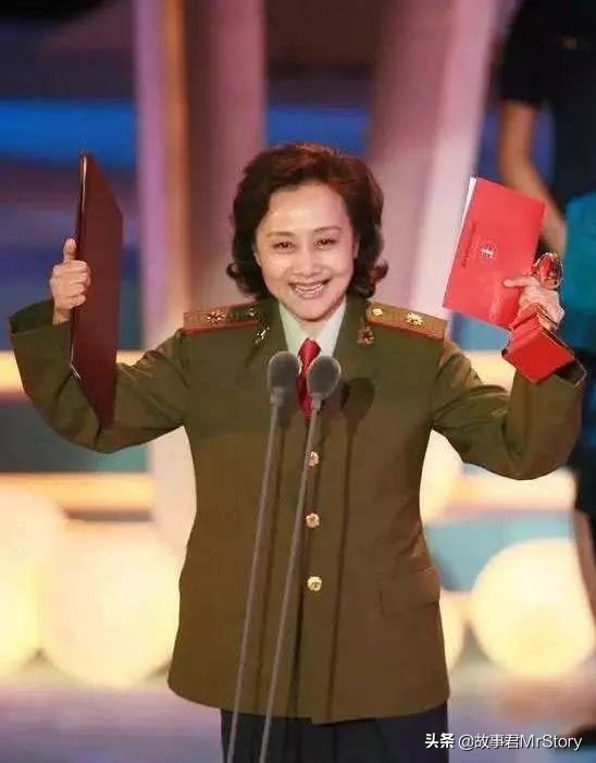 "囧妈"黄梅莹:70岁吊威亚不用替身,给徐峥发万字短信诠释角色