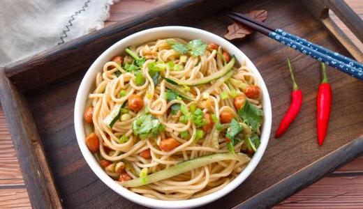 怎样做凉面(凉面条,怎样做劲道入味好吃,正确的做法终于来了,你不学吗