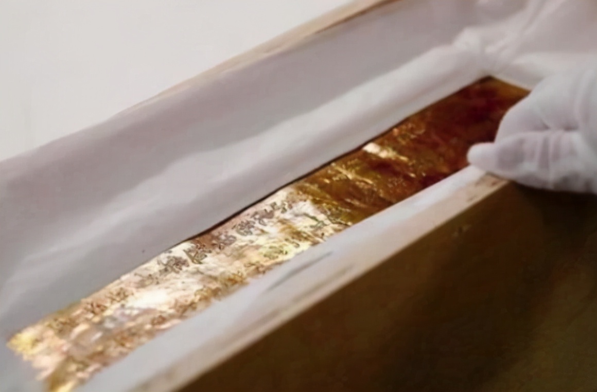 村民在石缝捡到宝贝，文物贩子开出5万高价，足以买套四合院