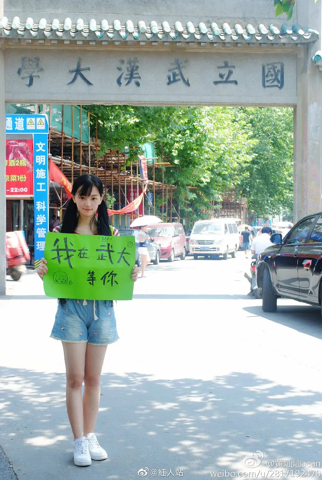 进娱乐圈的10位网红,有人演8部女主不火,有人身份横跨演员歌手