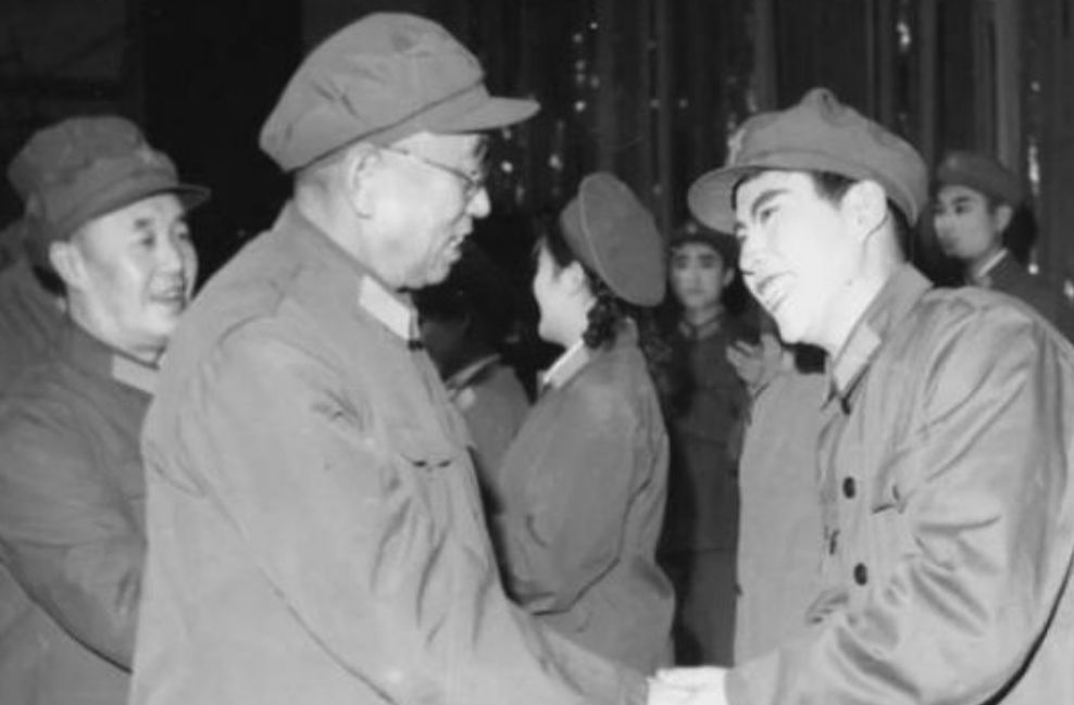 1966年，曾任军区司令的郑维山去抢险救灾，大家以为他是个老兵