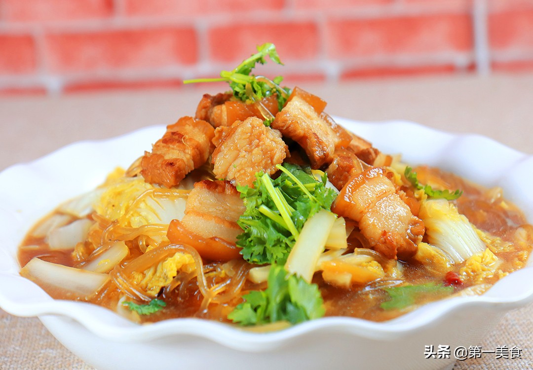 白菜豬肉燉粉條,白菜豬肉燉粉條的家常做法
