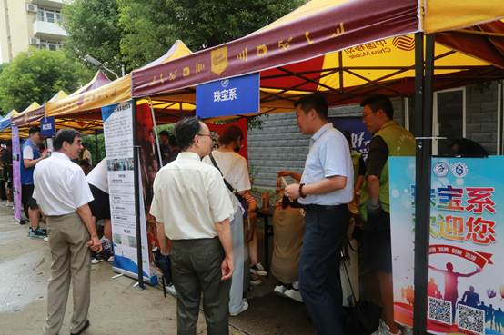 上海工商职业技术学院喜迎2021级新生入学报到