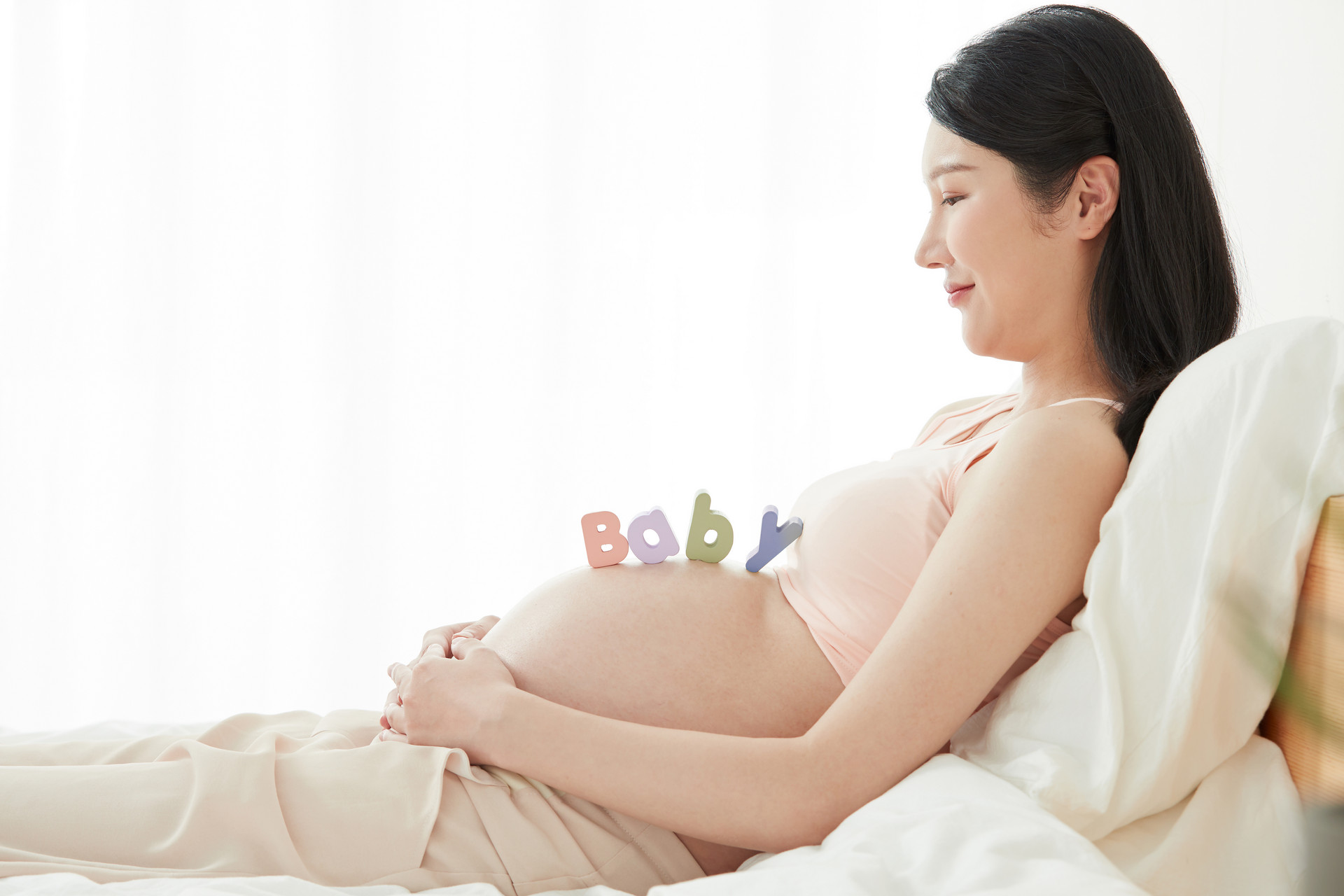 孕早期小腹隐痛正常吗？揭秘怀孕初期肚子未显时的不适原因