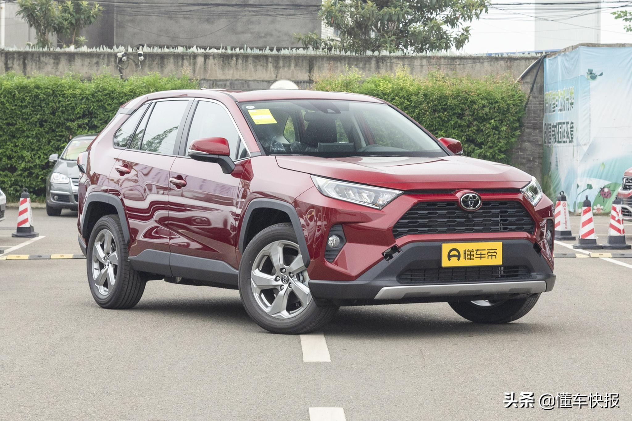 第五代途胜L对比丰田RAV4荣放，谁才是合资SUV的优等生？