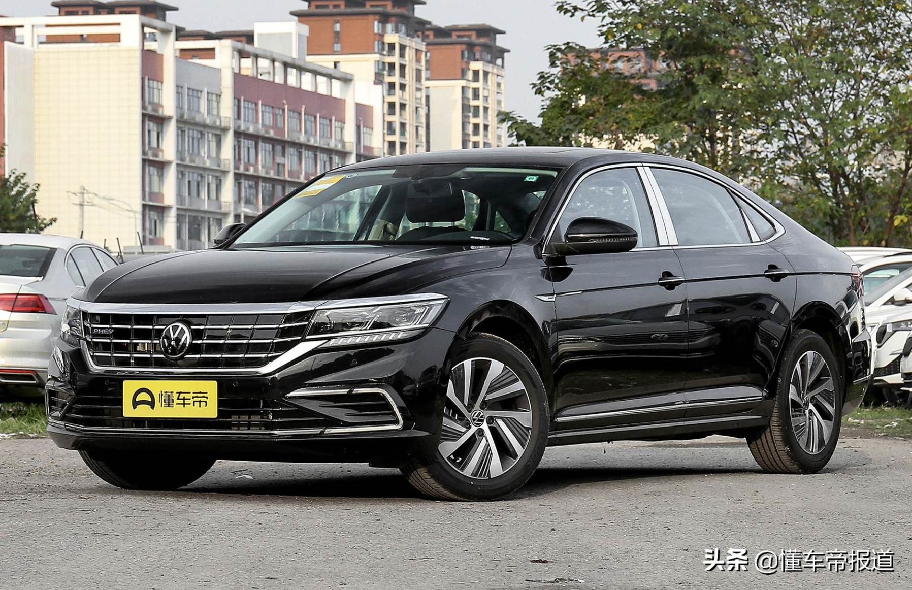 新车 | 上汽大众新款帕萨特正式亮相，提供两种外观风格，车长增加