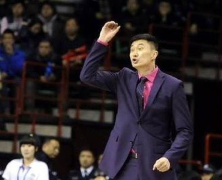 杜锋为什么不去nba(吒咤沙场的杜锋凭什么就退役了？)