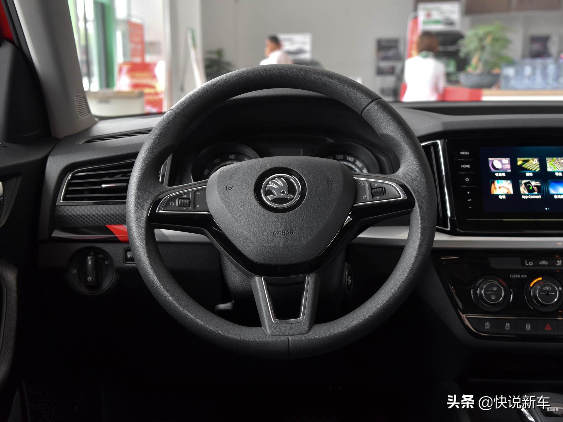 价格便宜还有自动挡，油耗不到6L的SUV，带你看斯柯达柯米克GT