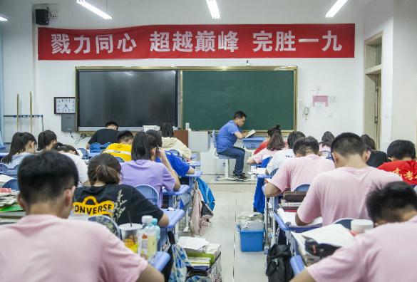 现实版美梦成真？奶奶梦见孙子高考666分，出分时后悔没多梦点