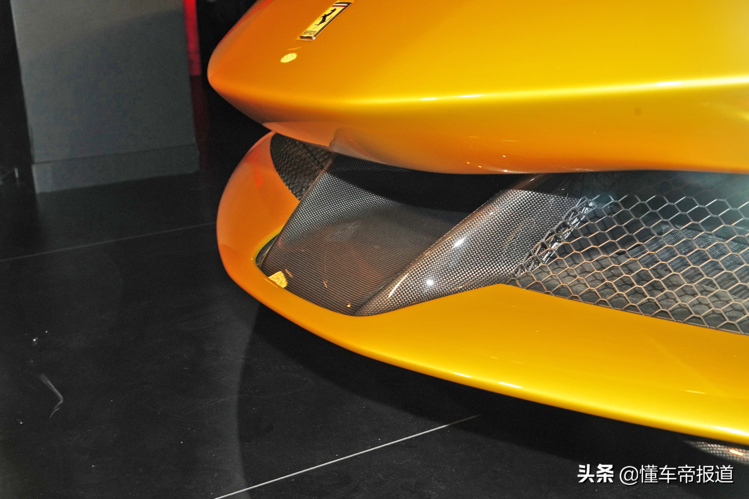 上市｜售499.8万元起，实拍法拉利SF90 Spider