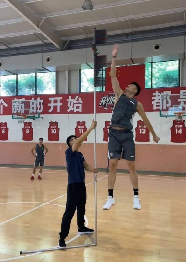 cba为什么总是过不了半场(CBA球员过不了“夺命17折”这一关，问题在哪里，只是体力差吗？)