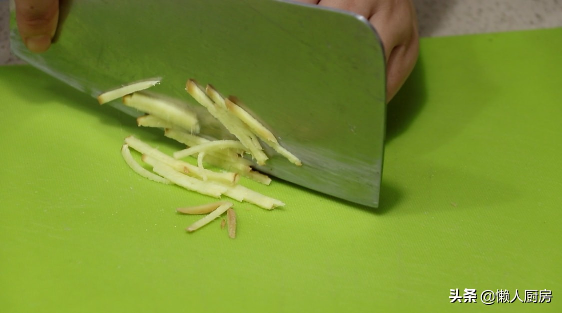 入冬后，吃牛肉羊肉不如吃鸡腿，碰到这个做法不容易，原汁原味