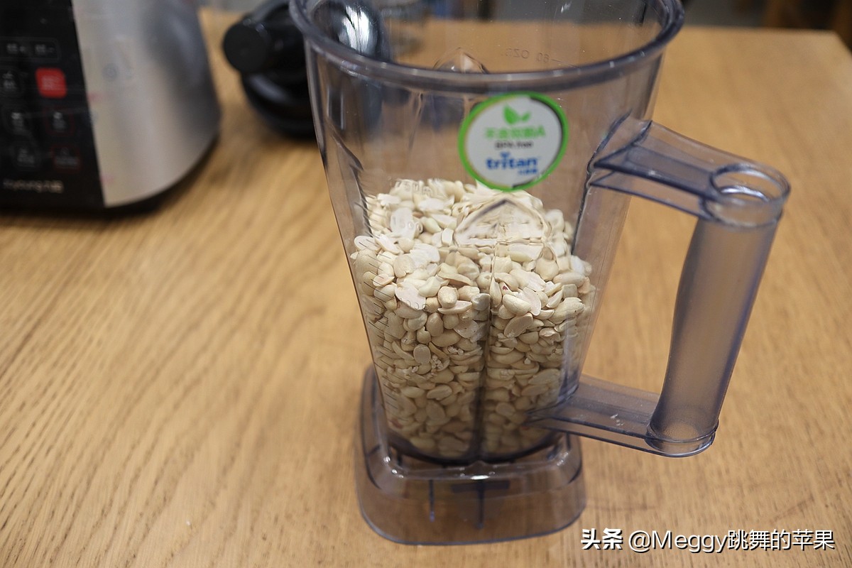 自制花生酱香浓味香，烙个千层饼层次分明又柔软，好吃易消化