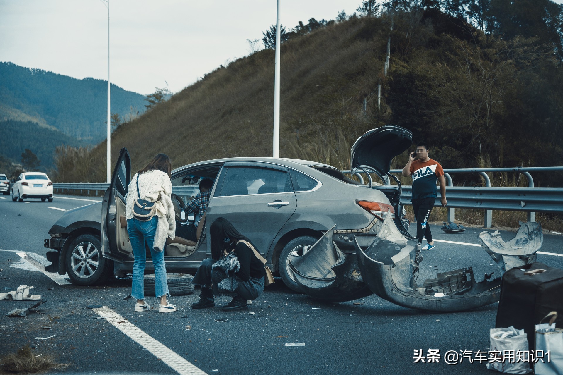 汽车出事故后保命处理指南