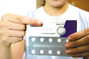 视频曝光！20岁女子与男友在家偷尝禁药，警方凌晨冲进出租屋……