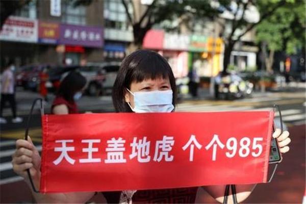 高考标语能有多硬核？我怀疑老师是在搞笑，但我没有证据