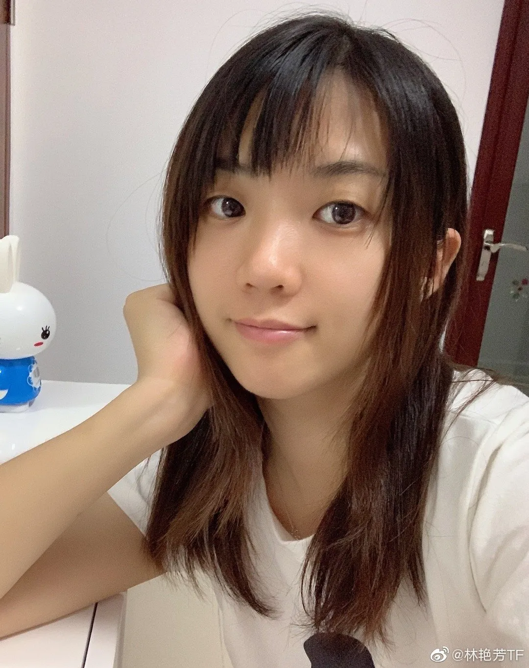 苏炳添百米封神后，“添嫂”曝光，从校服到婚纱的爱情太甜了