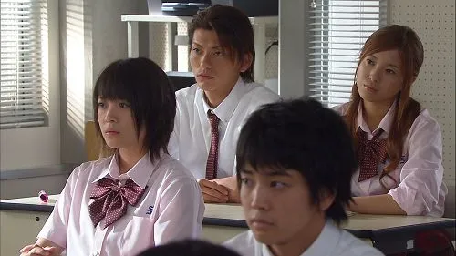 “为什么国产剧里的校服，永远比现实的好看”