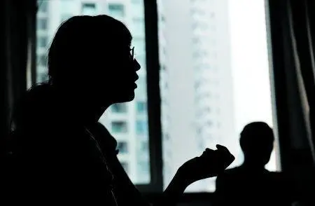 追求女神7年，婚后他却抽出了水果刀……