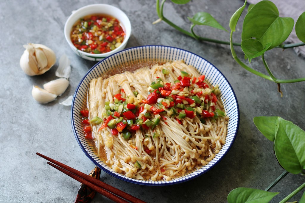 烤金针菇烤箱怎么做（烤箱版蒜蓉金针菇的做法分享）