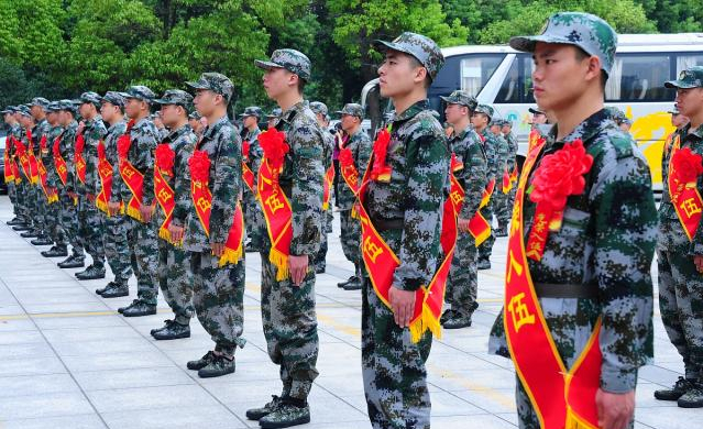 大学期间当兵和大学毕业当兵，“优劣势”对比分析，望周知