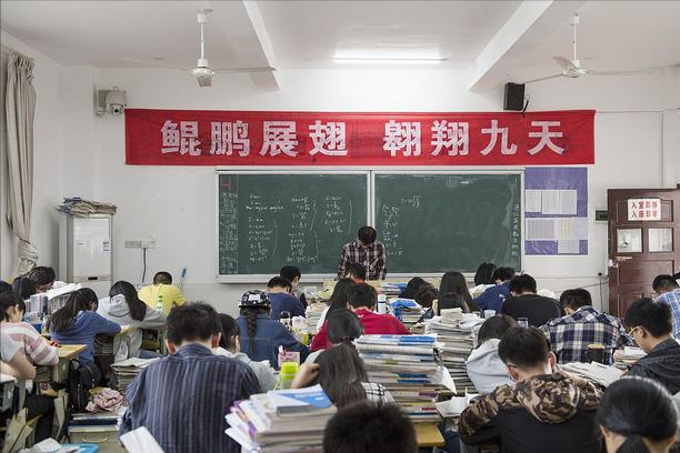 教育部通报6起学校违规收费行为，最高金额五千多万，引人深思