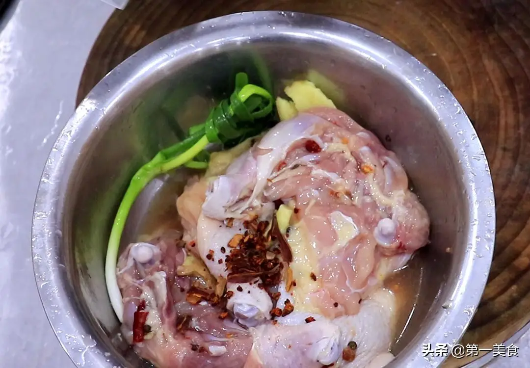 口水***的家常做法，学会这一招，***皮弹脆，肉质鲜嫩多汁，又解馋