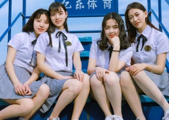 高校女生参加赛跑，穿黑裤袜夺冠引网友吐槽：这是新型“运动媛”