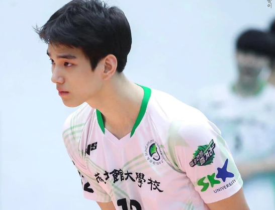 成均馆大学校草走红，号称现实版“都敏俊教授”，颜值球技均在线