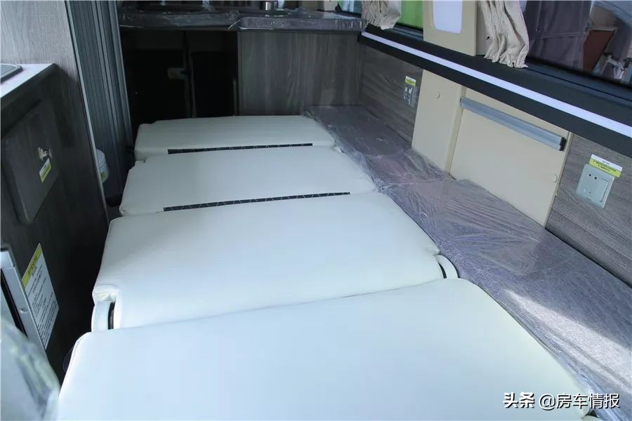 配全球十佳发动机的福特B型房车，日常坐6口，可上京牌不到30万