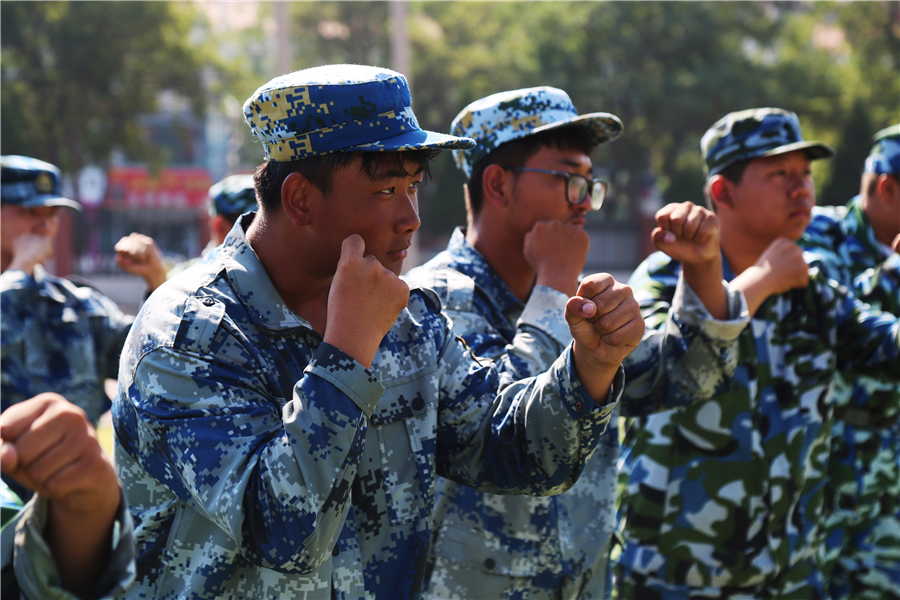 军训正当时，为青春披上迷彩色