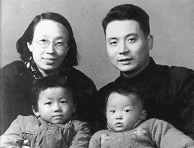 1986年天安门广场,邓稼先一口鲜血喷在英雄纪念碑,7天后与世长辞