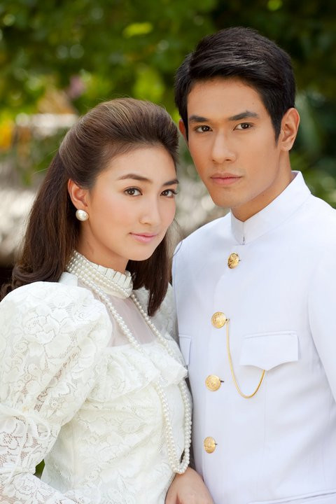 关于4个主角深恋的泰国电视剧，Son和Vill的3世的缘，并且穿越电视剧。