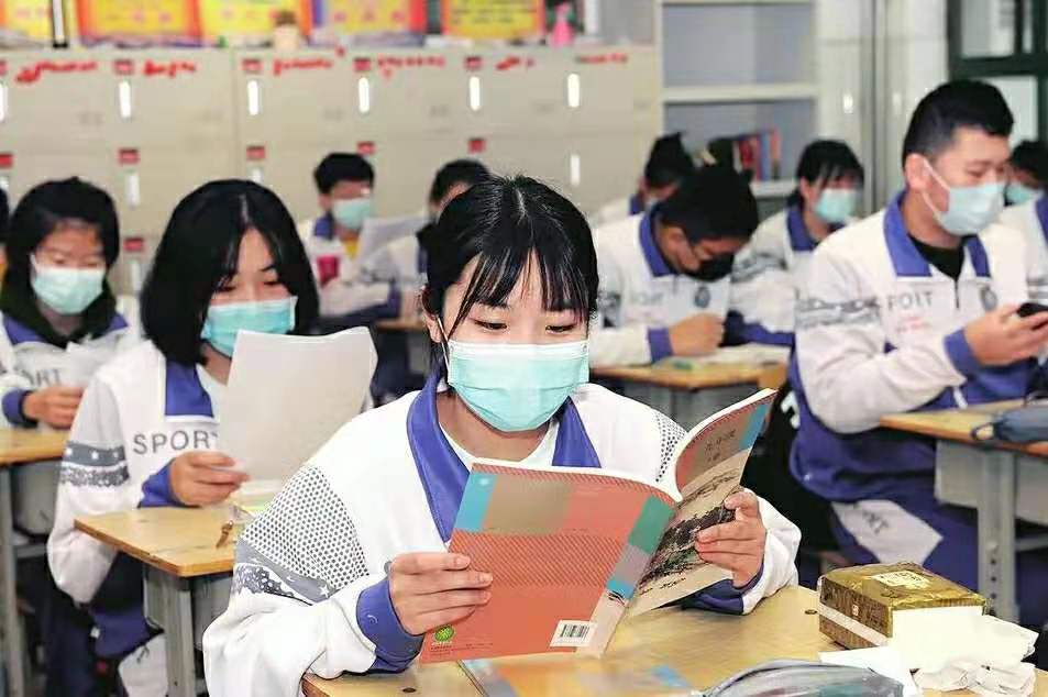 在高考当中“作弊”，会有什么后果？班主任：人生前程全毁