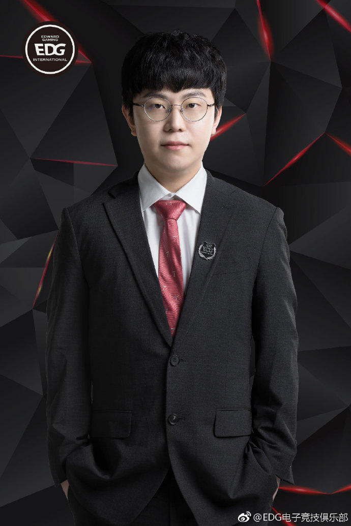 RNG Coach是在教练作为EDG主教练之前在乌兹卡斯的梦想中实现的梦想中的时间更长？