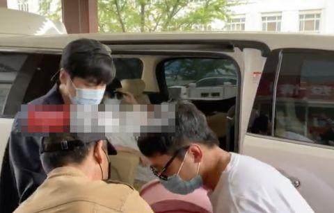 张若昀自曝陪老婆吃月子餐胖了10公斤，他的童年阴影终被爱治愈